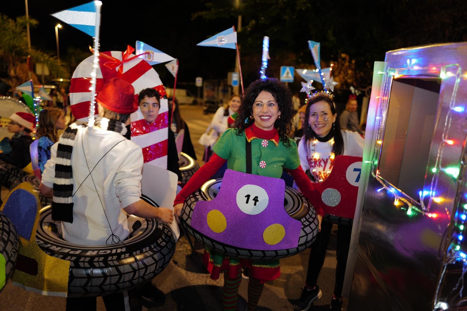 Trolls, coches de choque, bolsas de regalo o exploradores del Parque Jurásico: Así ha sido la San Silvestre de Motril