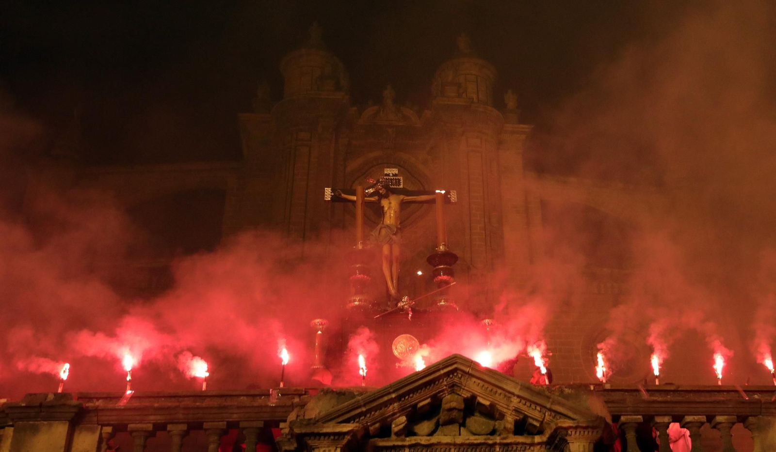 Espectacular recogida de la hermandad de La Viga en la catedral
