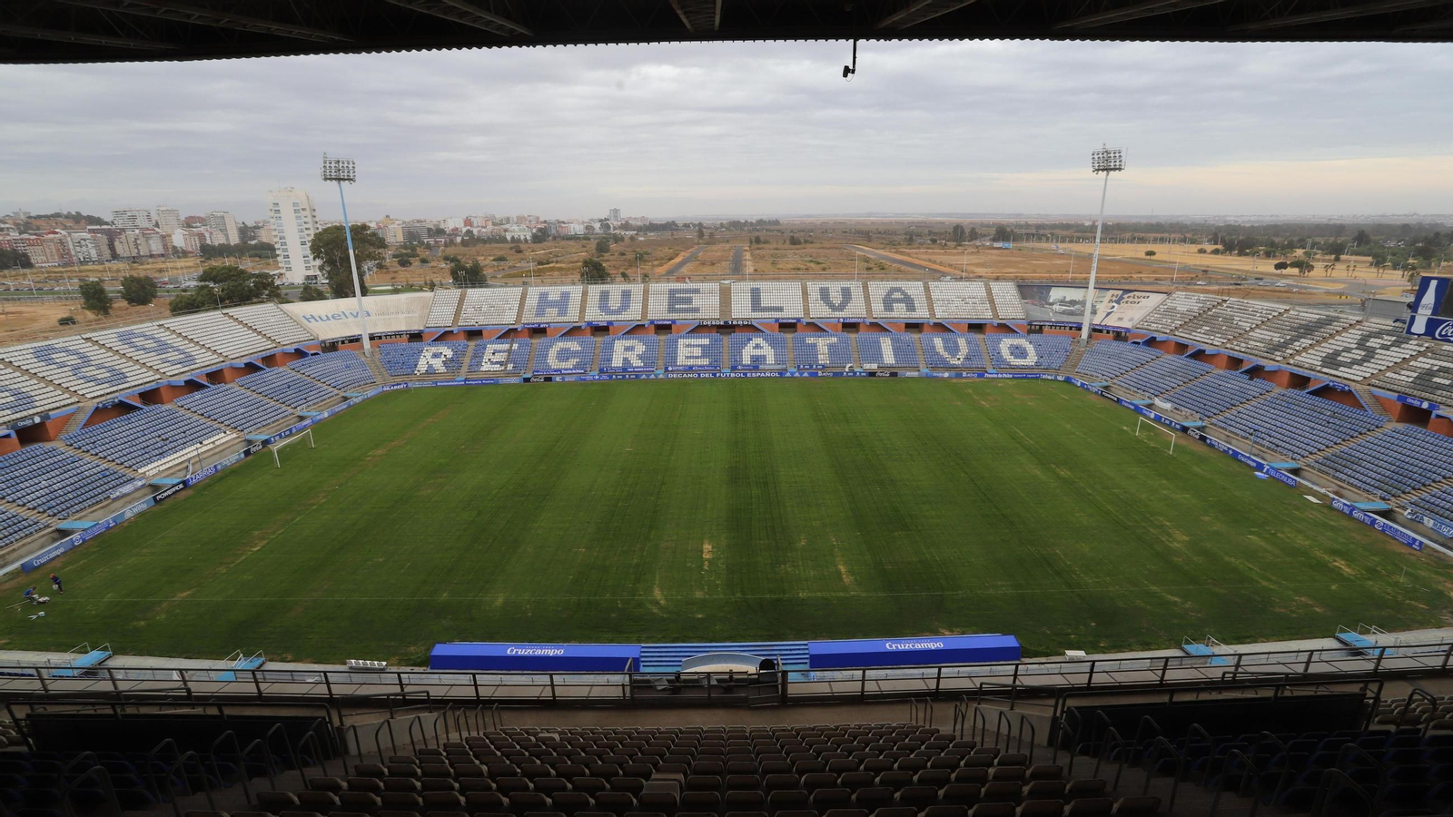 El Nuevo Colombino registrará este domingo una gran entrada para el Recre-Xerez y habrá más de mil azulinos en las gradas.