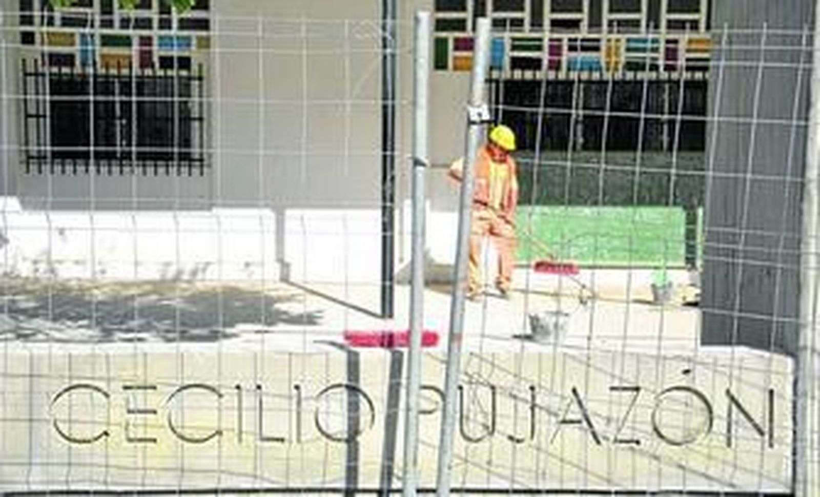 Fotografía tomada esta semana del Cecilio Pujazón donde se ve que el centro continúa en obras.