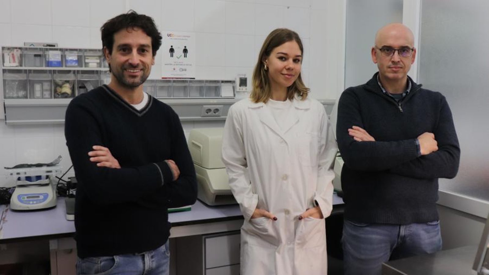 Los investigadores Pablo González Moreno, Katherine Onoszko y Francisco Ruiz Gómez.