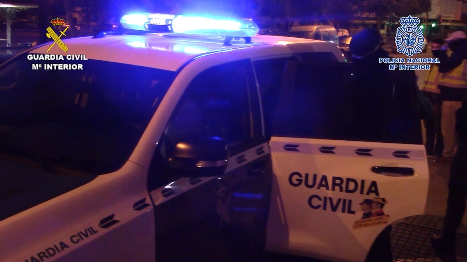 Uno de los detenidos en la operación policial.