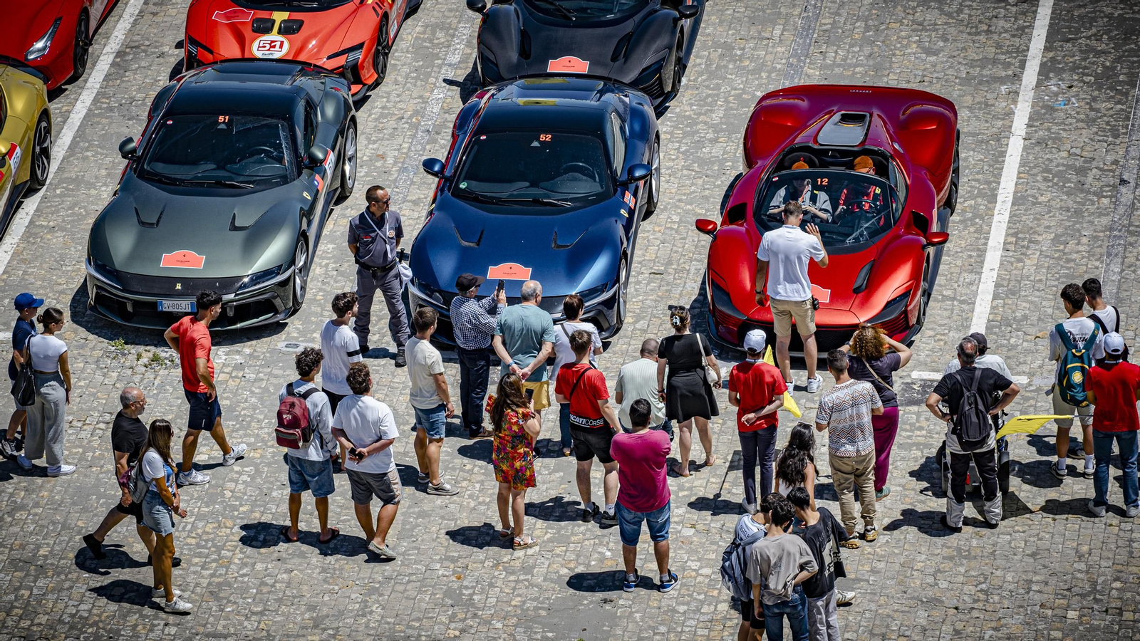 Las imágenes de la concentración de coches Ferrari en Cádiz