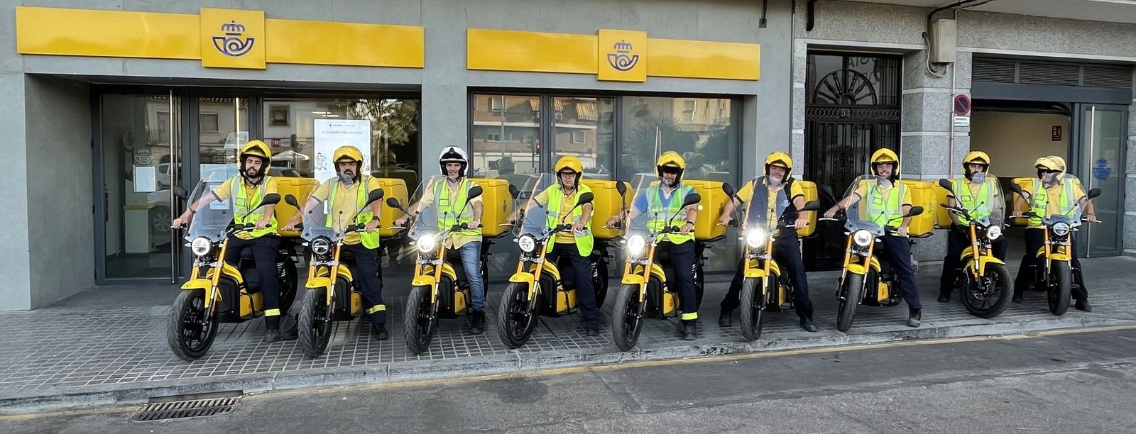 Vehículos eléctricos de Correos.