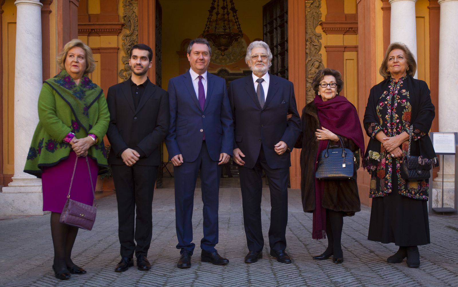 Plácido Domingo recoge su título de hijo adoptivo