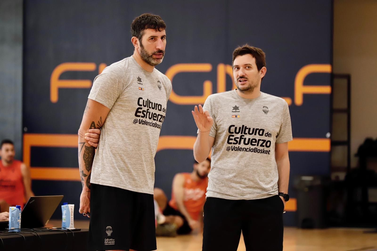 Valencia Basket se ejercita en The Embassy antes de jugar en el Carpena