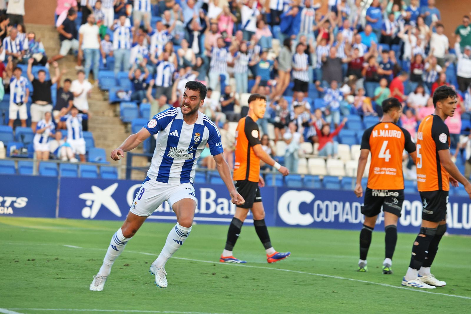Luis Alcalde celebra con rabia el gol marcado ante el Fuenlabrada.