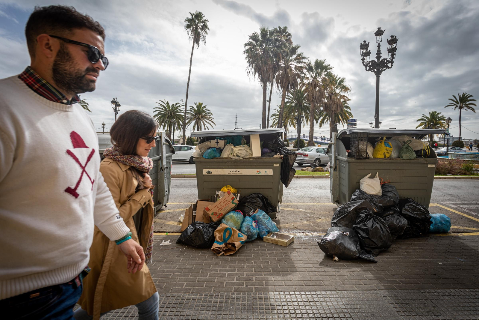 Así ha amanecido El Puerto este domingo con la huelga de basuras