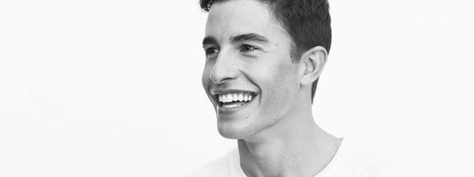 Marc Márquez en una de las imágenes promocionales de la nueva colección. / PULL & BEAR