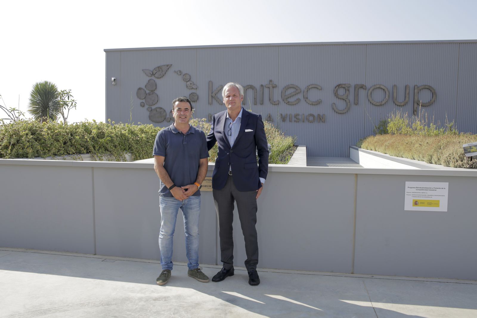 Foto del acuerdo entre Kimitec y Viajes El Corte Inglés.