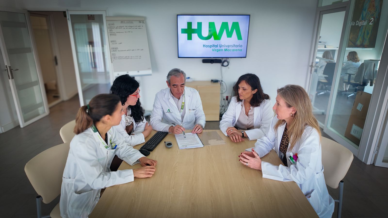Los dermatólogos organizadores del curso, Teresa Ojeda Noemí Eiris, David Moreno, Lara Ferrándiz y Noemí Fernández.