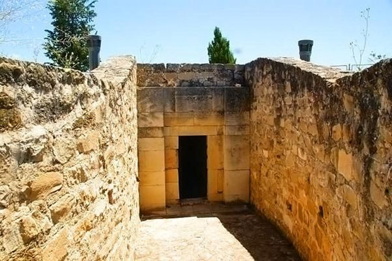 La Cámara Sepulcral de Toya en Peal de Becerro, muy cerca de Cazorla. La Cámara Sepulcral de Toya en Peal de Becerro, muy cerca de Cazorla.