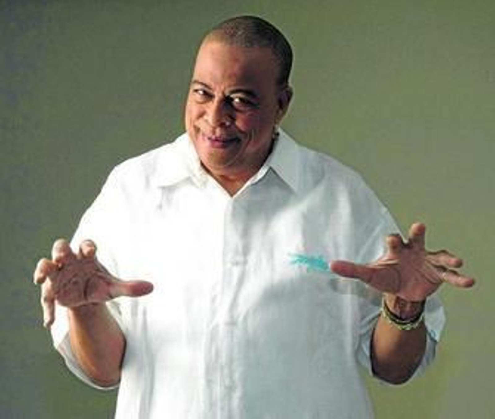 Chucho Valdés juega a tocar el piano: ni siquiera necesita uno.