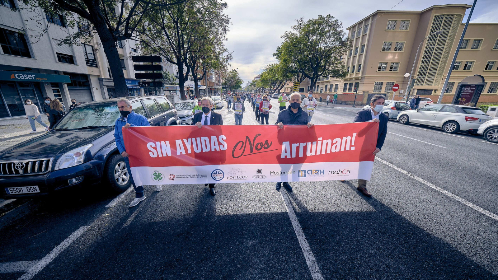 La Hostelería de Cádiz se moviliza en demanda de ayuda por los efectos de  la Covid-19