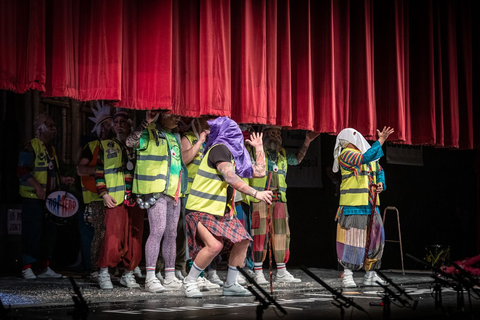 La cuadrilla de 'Los yayofalutas' al final de la actuación.