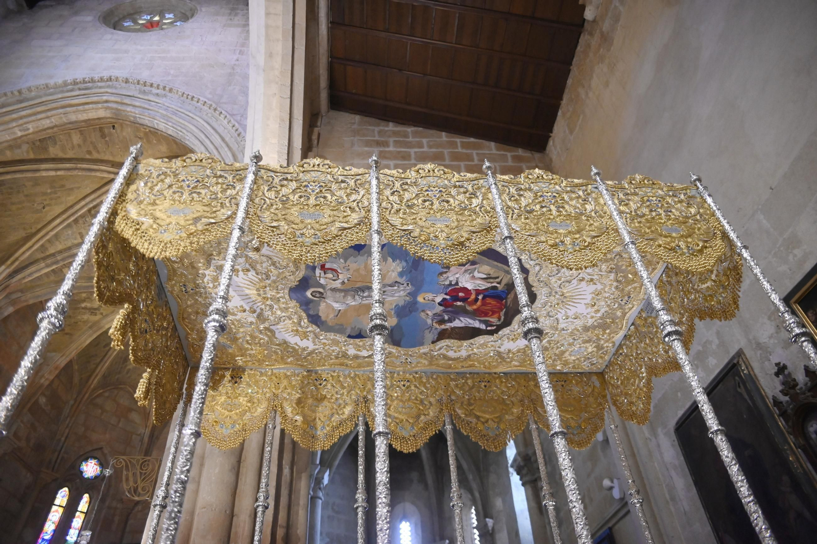 Las mejores imágenes del nuevo palio de la Virgen de la Alegría de Córdoba
