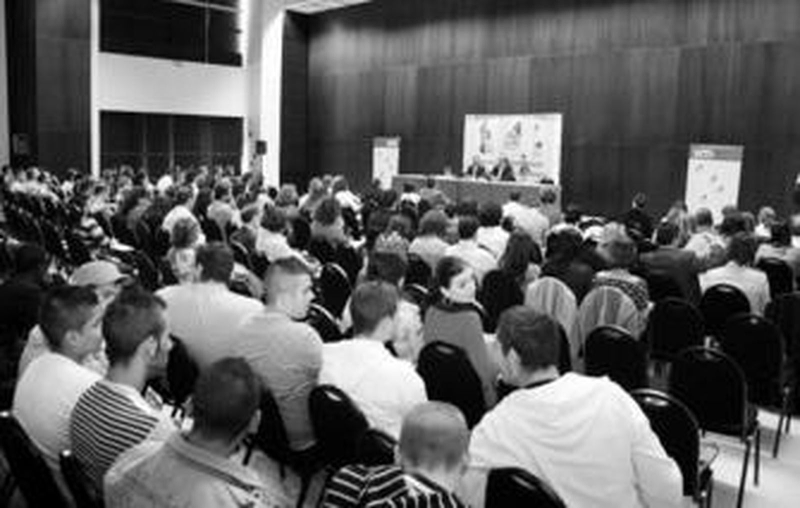 Cientos de personas asistieron a las jornadas sobre el autoempleo y el trabajo autónomo.