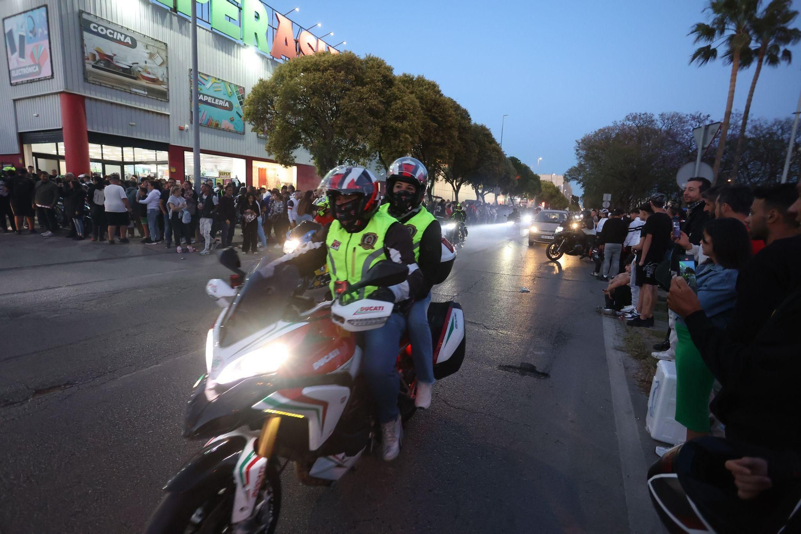 Ambiente motero en Jerez el jueves del Gran Premio de MotoGP
