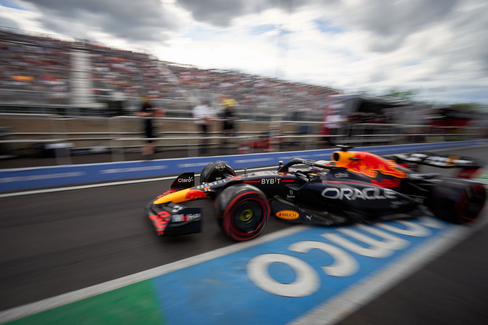 El Red Bull de Verstappen, en el circuito de Montreal.