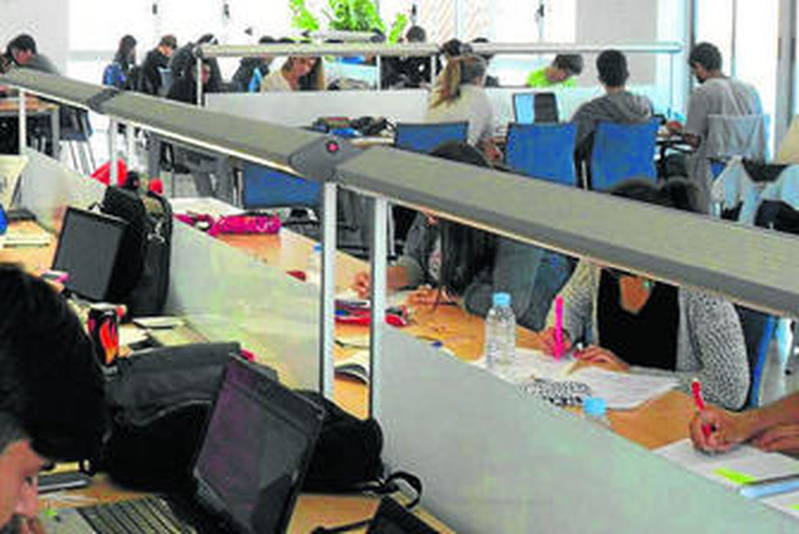 Las becas ayudarán a los estudiantes saltereños.