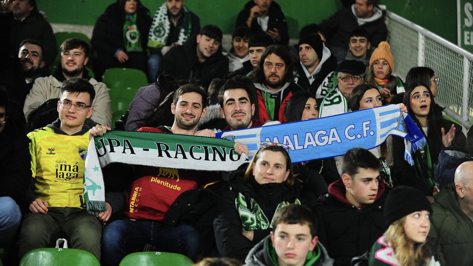 Búscate en las gradas de El Sardinero durante el Racing - Málaga CF