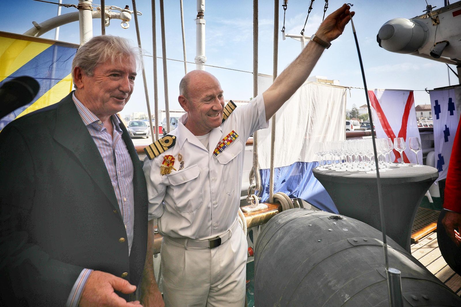 Imágenes de la llegada del Tío Pepe Estrella de los Mares de González Byass a bordo del 'Elcano'.