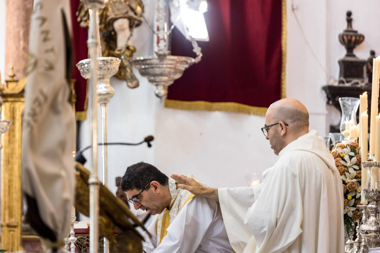 Las imágenes de la función y el besamanos a la Virgen del Carmen en San Fernando