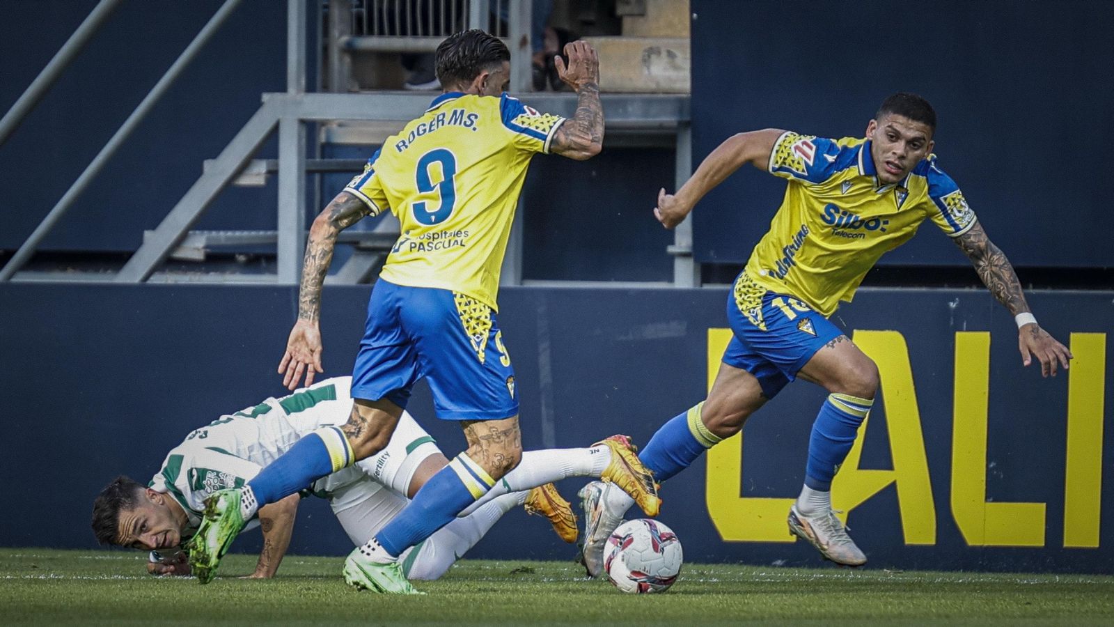 Búscate entre las imágenes del partido de fútbol entre Cádiz CF y Córdoba CF