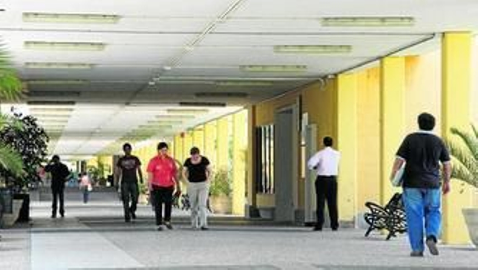 Varios estudiantes en las instalaciones de la UPO, en una imagen de archivo.