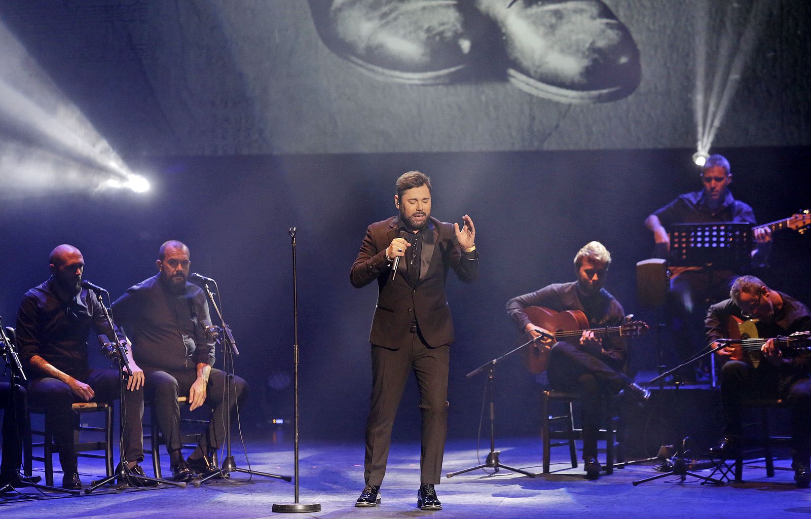 Imágenes de la actuación de Miguel Pôveda en el Teatro Falla