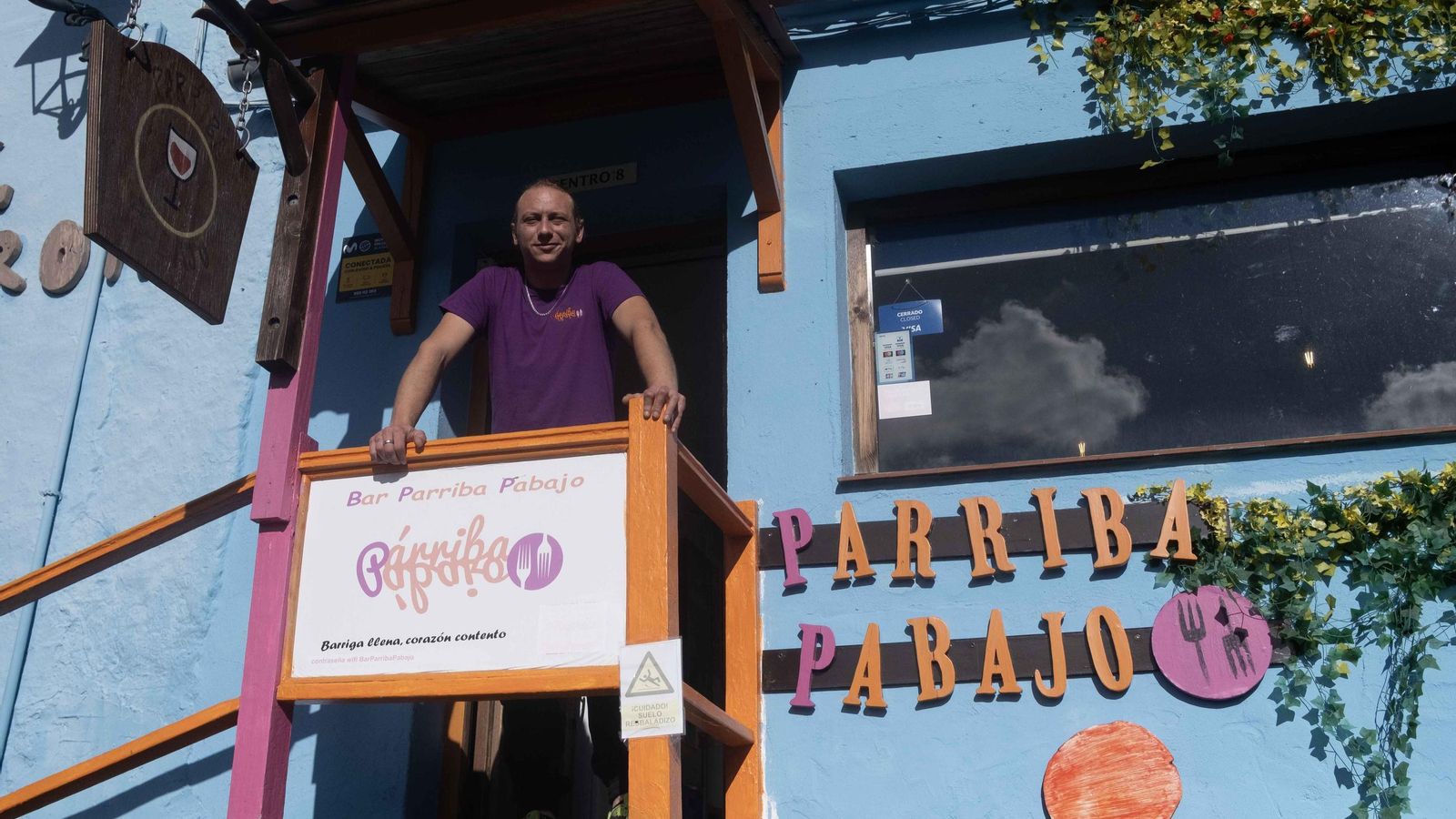 Alejandro volvió desde Barcelona a su pueblo natal.