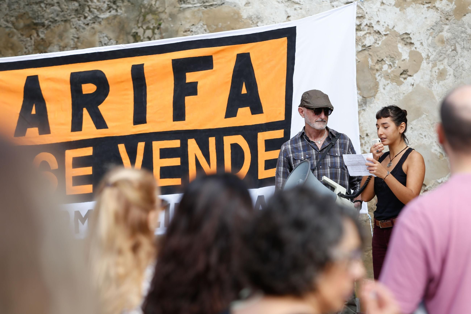 La manifestación por el derecho a una vivienda digna en Tarifa, en imágenes