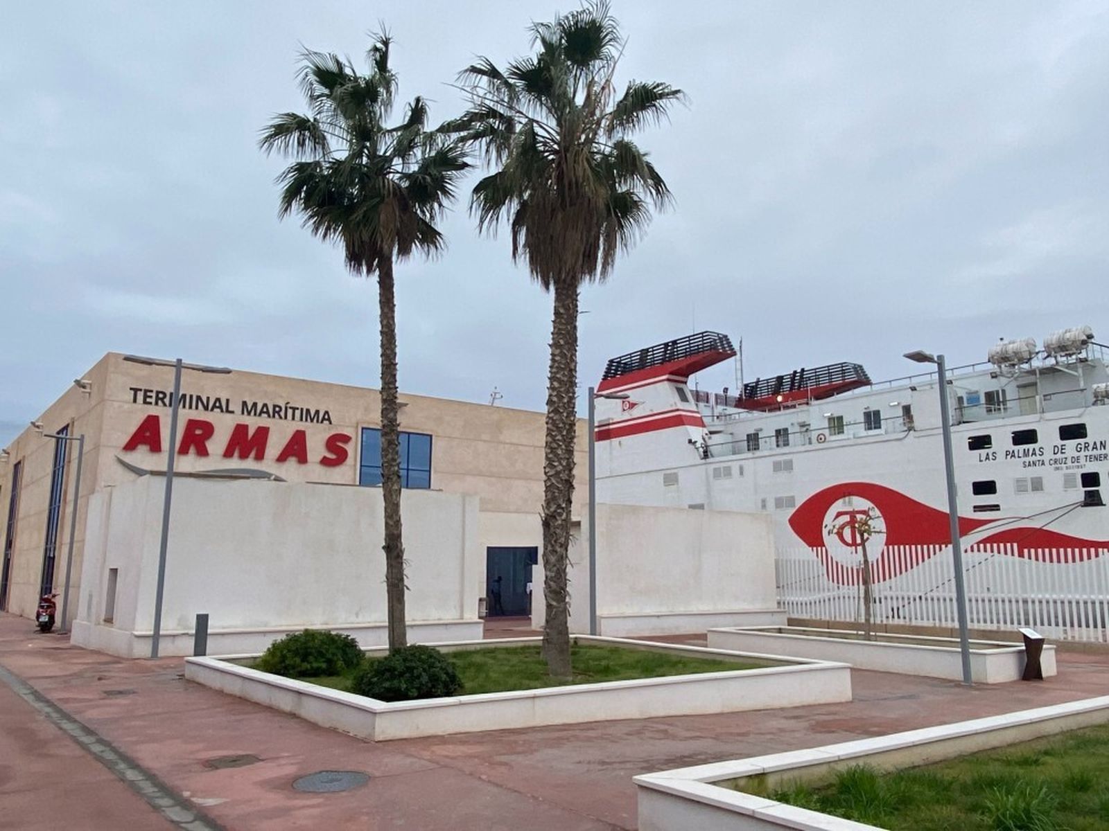 La terminal de pasajeros del Puerto de Motril pasará a denominarse Antonio Armas, pionero en las conexiones con Melilla y Marruecos