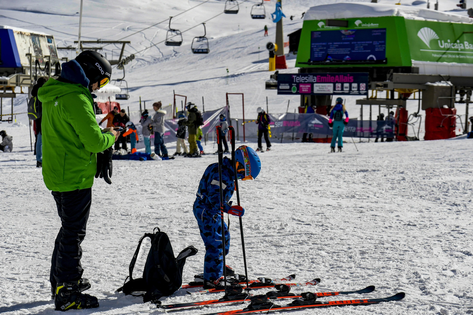 Fotos: así fue el primer día de la temporada de esquí en Sierra Nevada