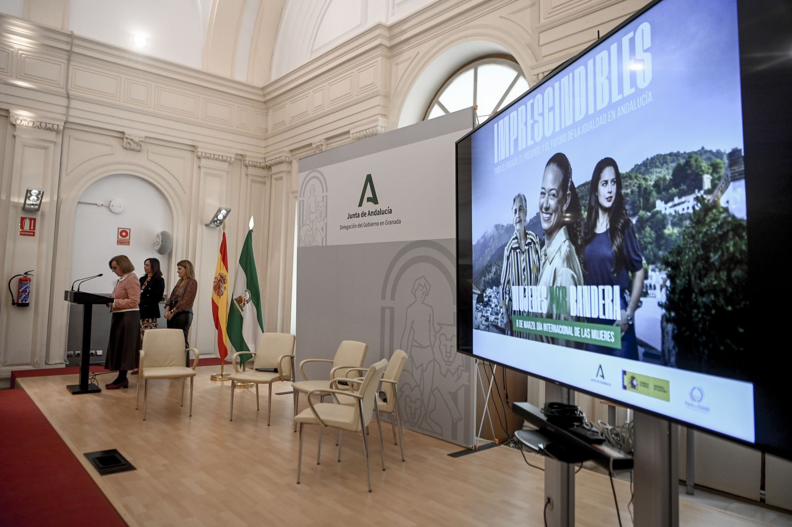 La Junta reconoce en Granada a las mujeres que "llevan muchos años abriéndose camino"