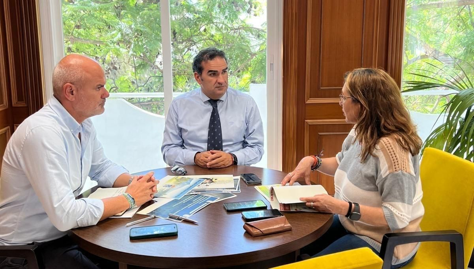 De izquierda a derecha, Francisco Cerdán, Manuel Cardeña y Esperanza González.