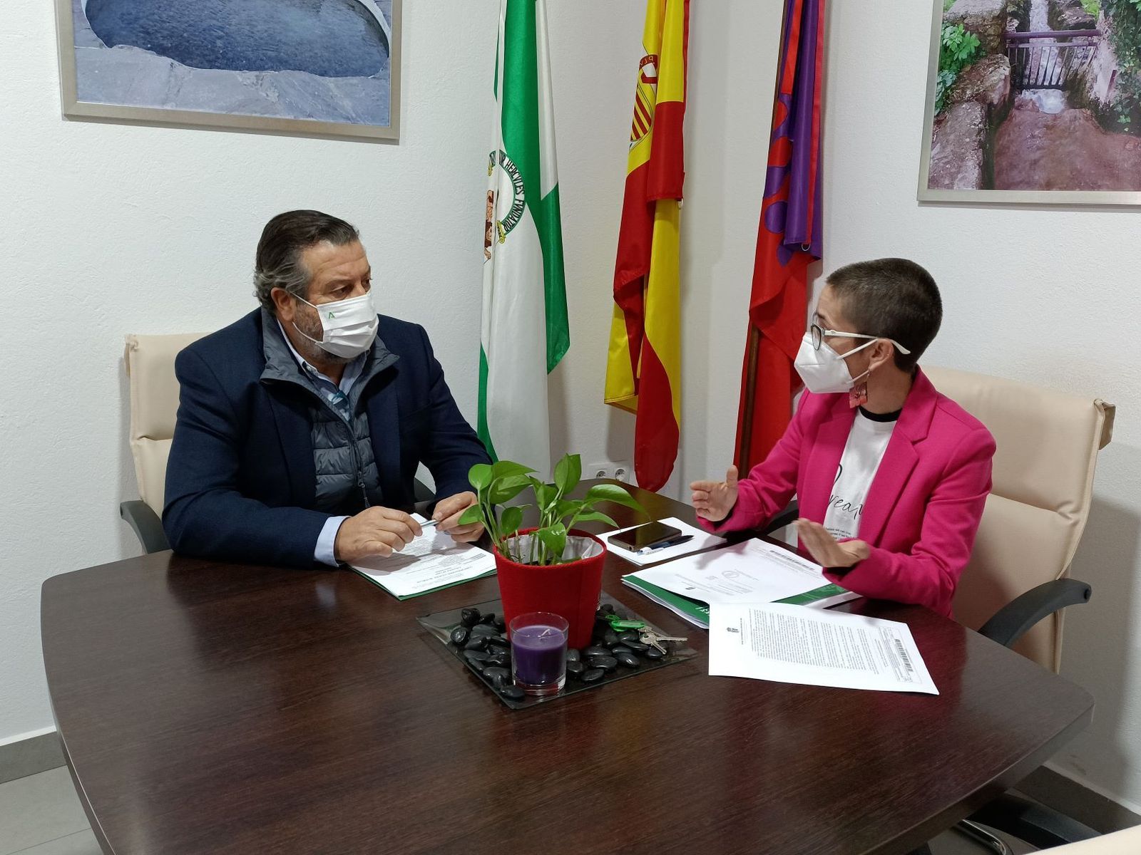 El delegado de Administración Local visita Cañaveral de León.