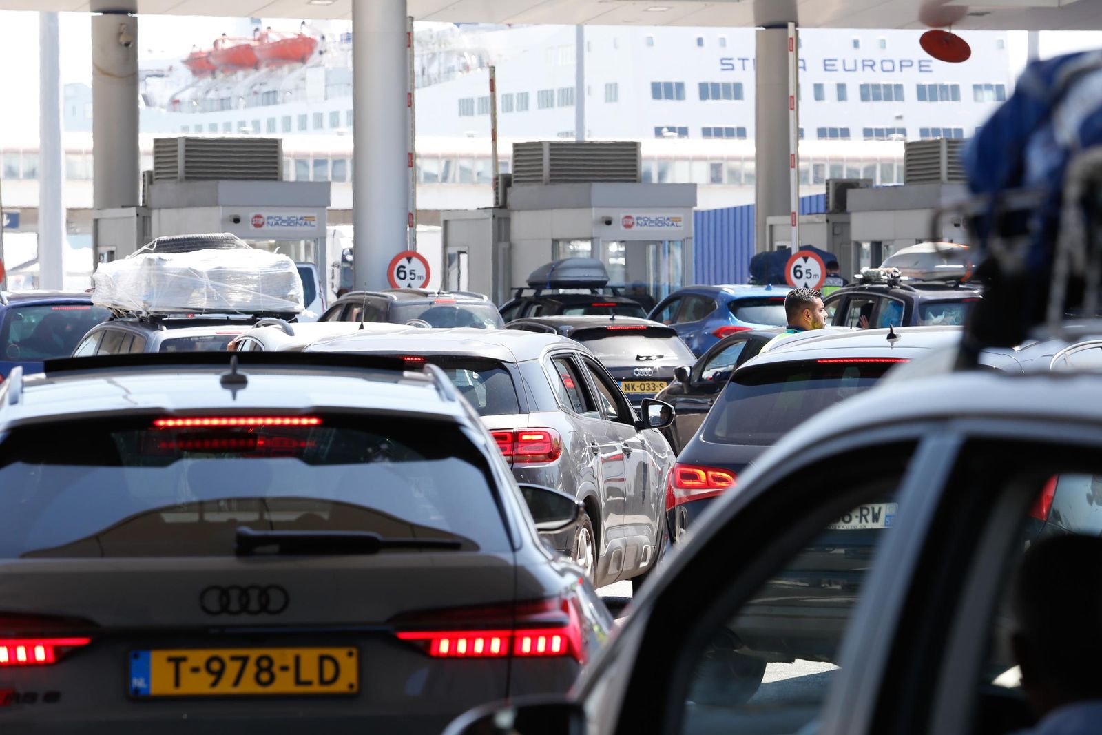 El intenso sábado en la Operación Paso del Estrecho en Algeciras, en imágenes