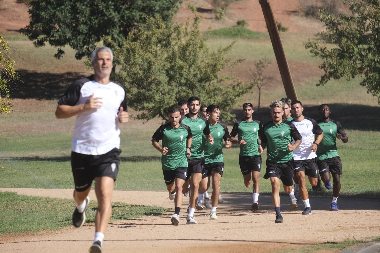 El entrenamiento del Córdoba CF en el parque de la Asomadilla, en imágenes
