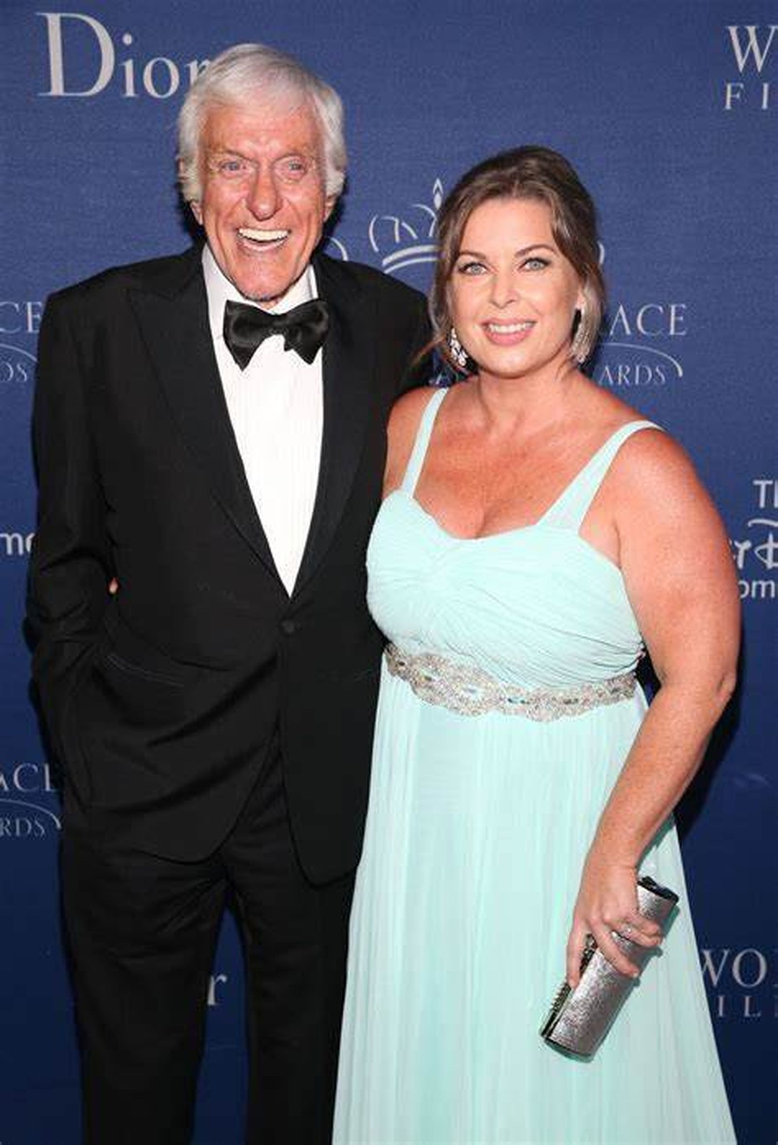 Dick Van Dyke con su esposa.