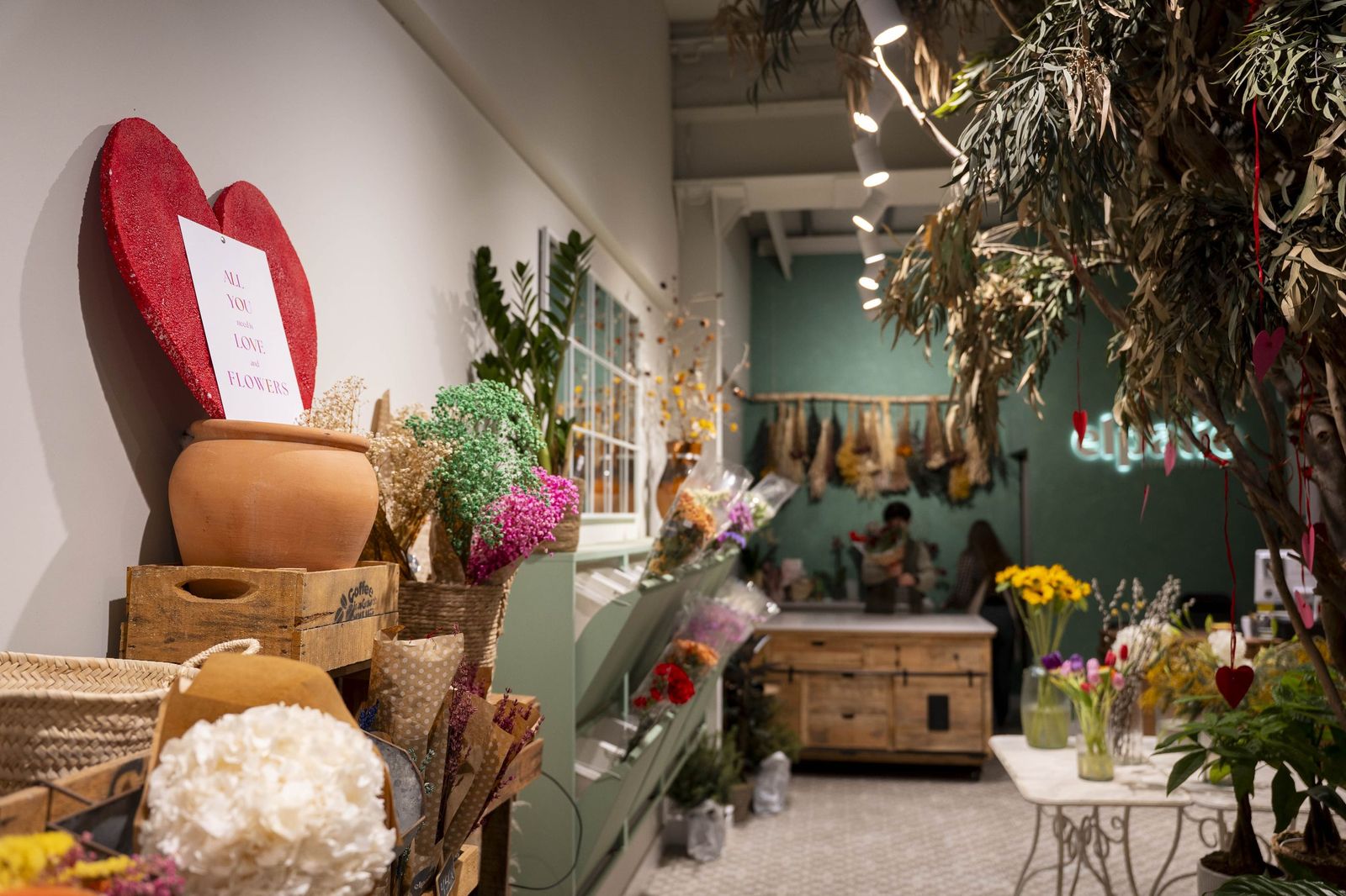 Tres comercios del centro de Almería lanzan un sorteo especial por San Valentín