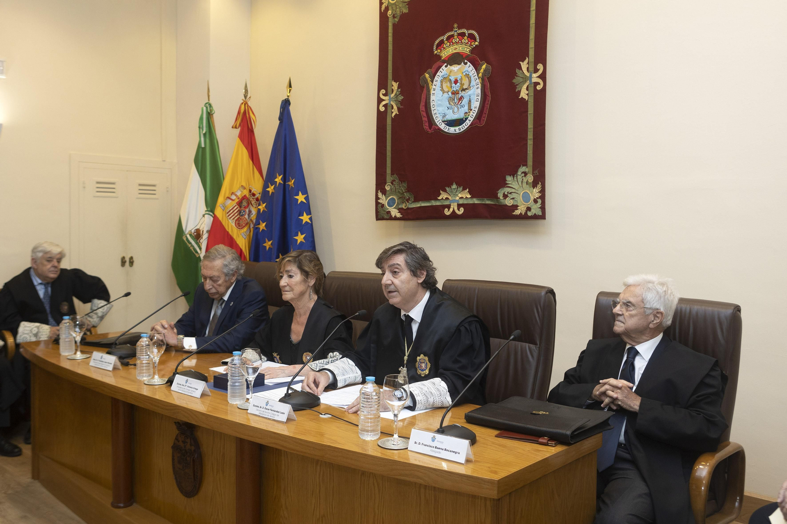 El penalista Francisco Baena Bocanegra recibe la medalla al mérito de la Abogacía Española. El penalista Francisco Baena Bocanegra recibe la medalla al mérito de la Abogacía Española.