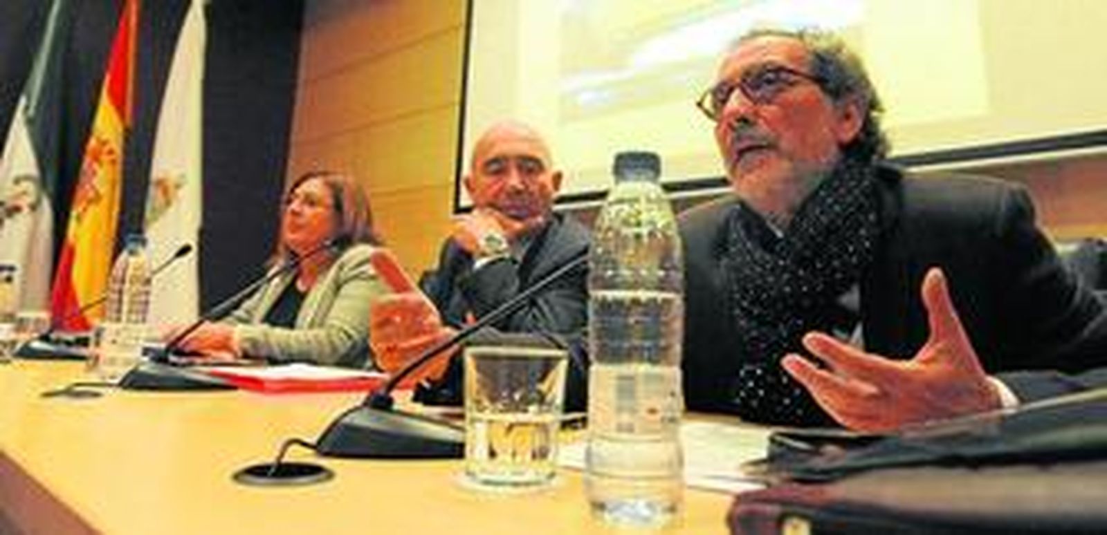 José Chamizo, a la derecha, ayer, en el Centro de Congresos.