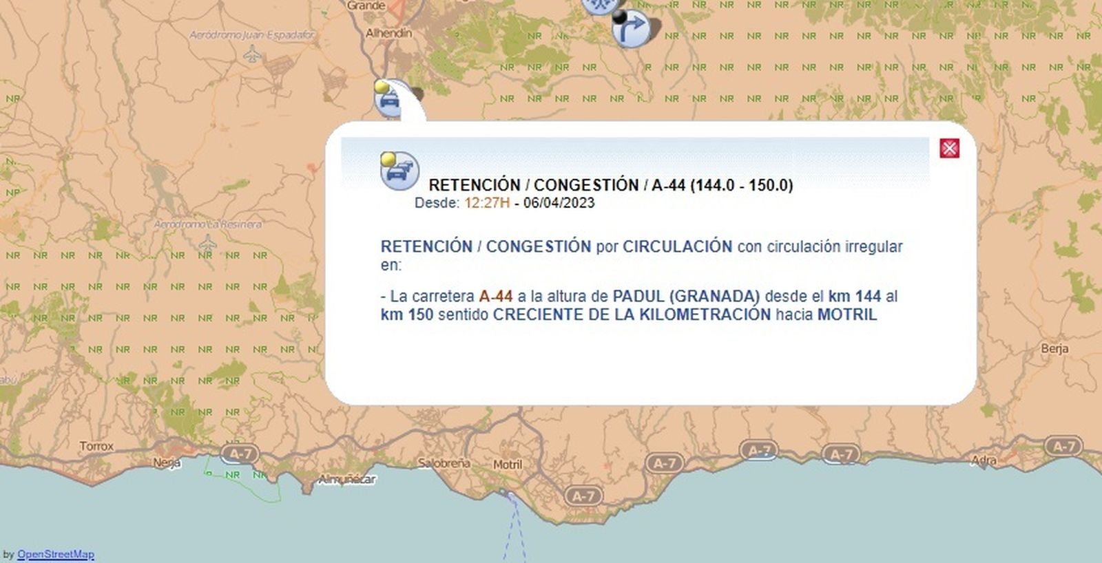 Advertencia de la DGT sobre el nivel de tráfico en la A44 camino a la Costa.
