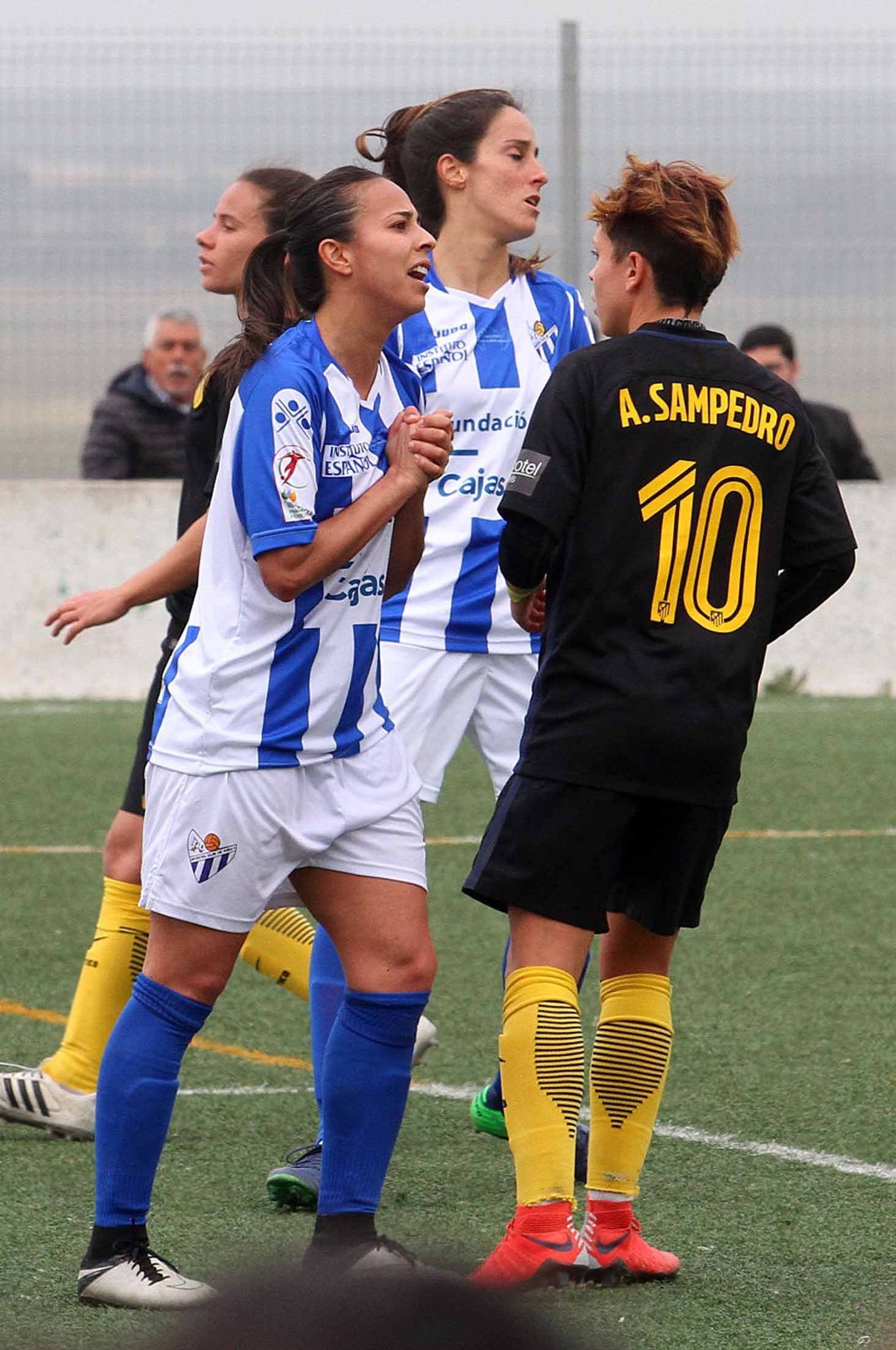 Anita hace un gesto durante uno de sus muchos partidos con el Cajasol.