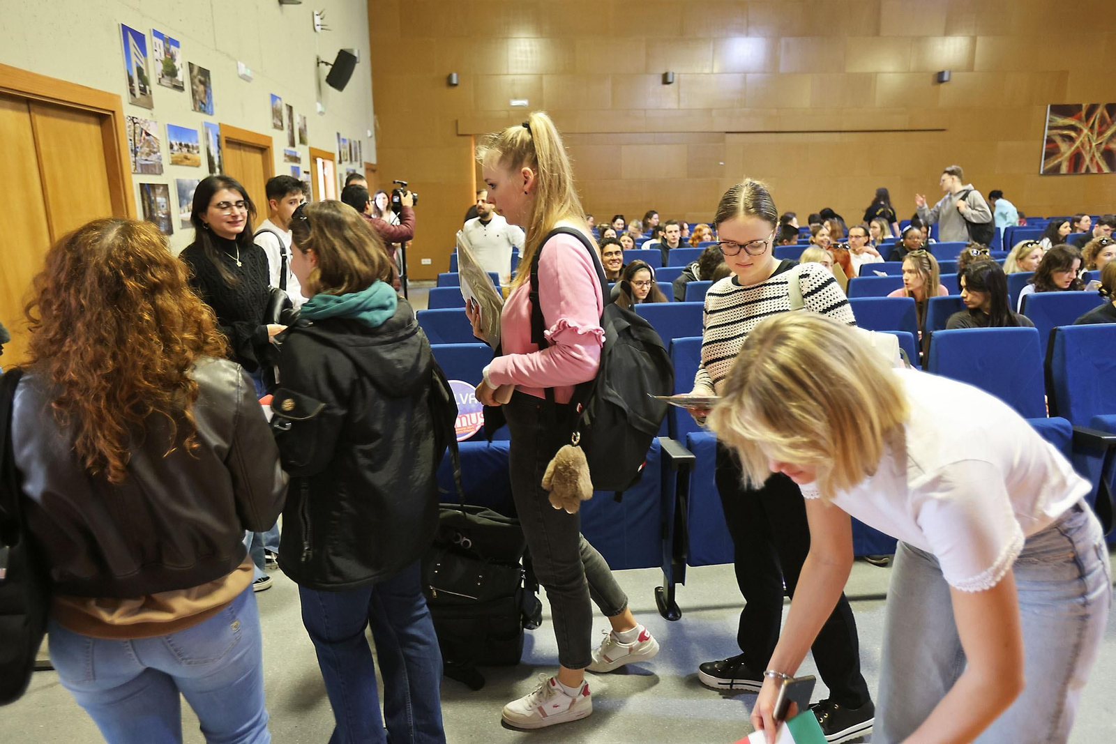 Imágenes de la Welcome Ceremony para dar la bienvenida al alumnado Erasmus que estudiará en la UHU