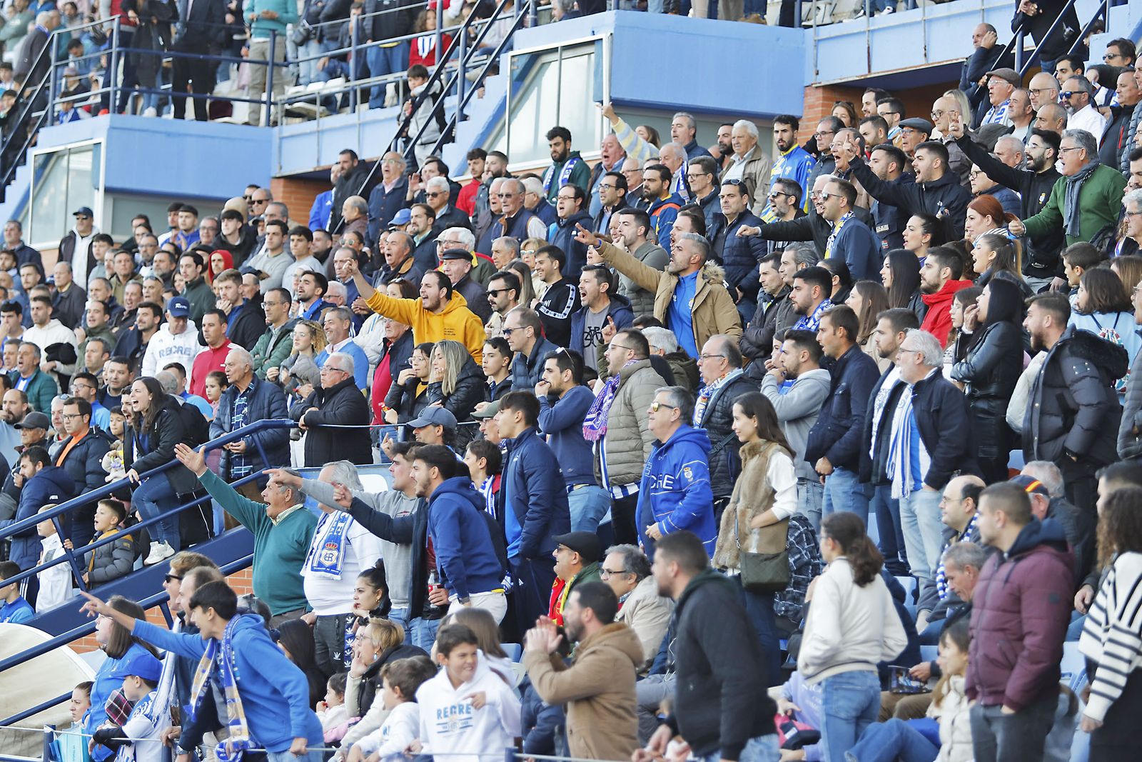 Imágenes del ambiente en el encuentro entre el Recreativo de Huelva y el Real Murcia