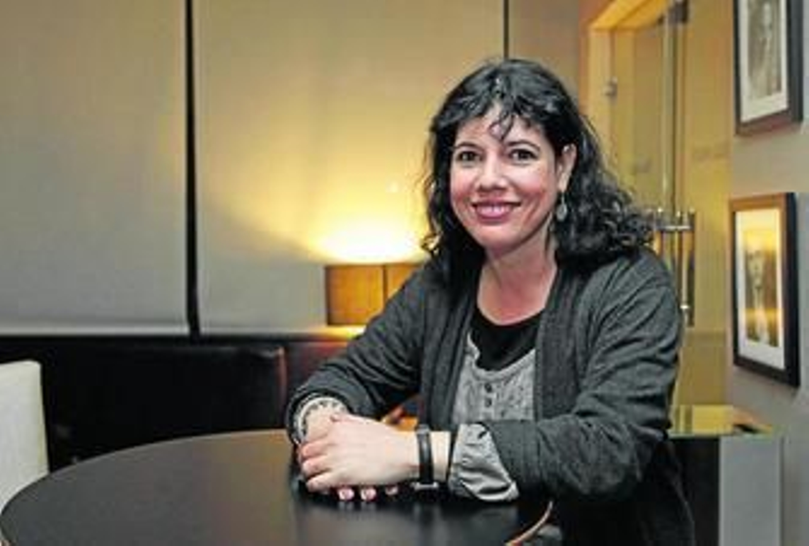 Milena Rodríguez recorre la poesía de catorce voces femeninas.