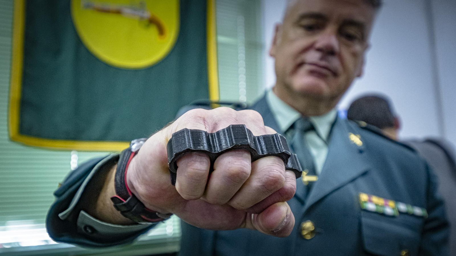 Armas y los objetos prohibidos requisados por la Guardia Civil en Cádiz