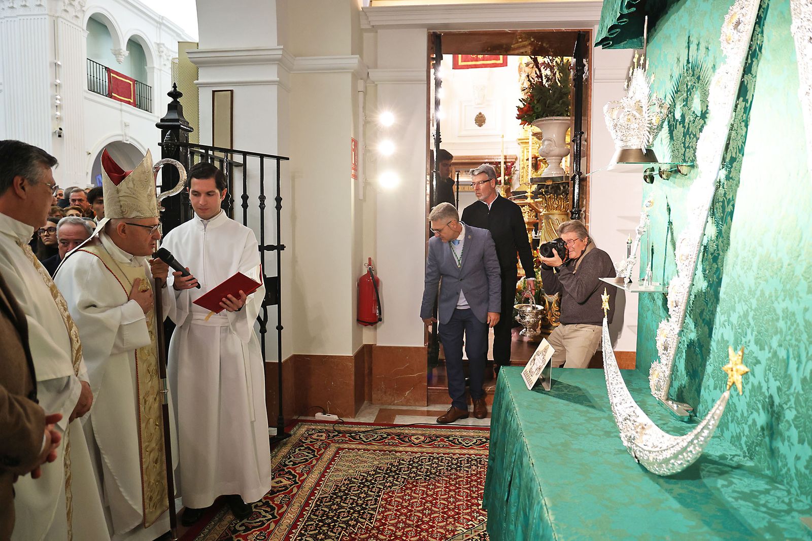 Sabatina y Bendición de nuevos atributos para la Virgen del Rocío